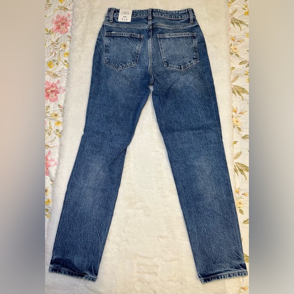 RIPPED SLIM ZARA JEANS size 6 US-light stretch fabric. High rise. Ripped detail. - Picture 6 of 8